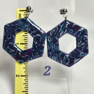 #186- Hexagonal Blue and Purple Earring